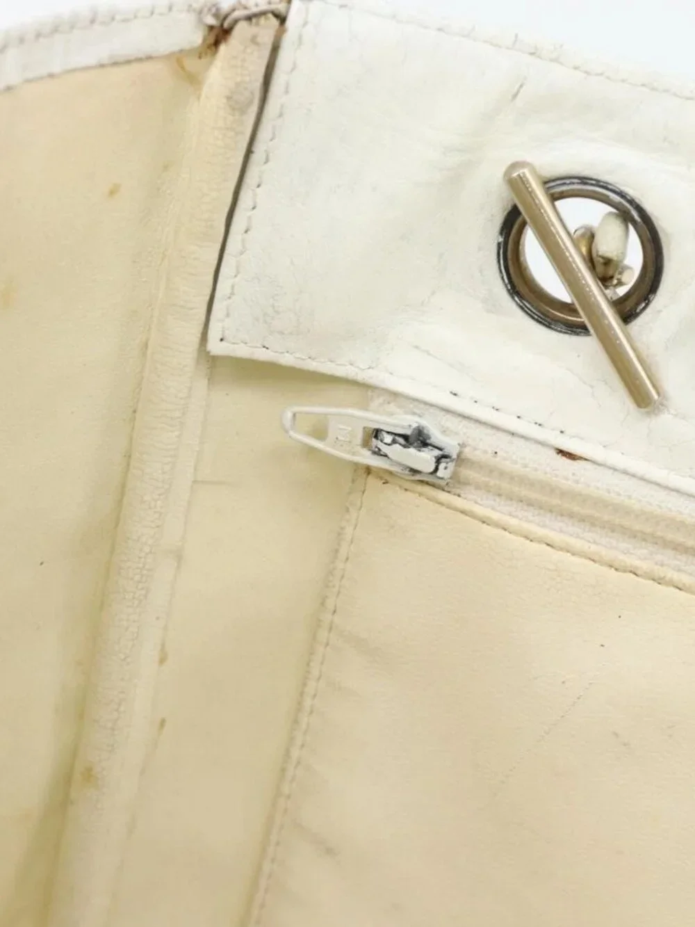 CHANEL Chain Shoulder Bag Leather White Gold CC Auth mr2247